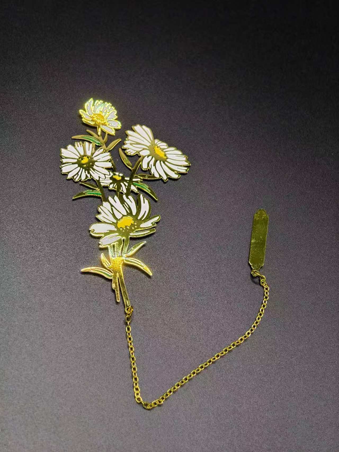 Exquisite Metal Floral Bookmark Collection: Hydrangea, Tulip, Calla Lily, Plum Blossom & Daisy - Ideal for Bookworms and Flower Lovers - 图片 2